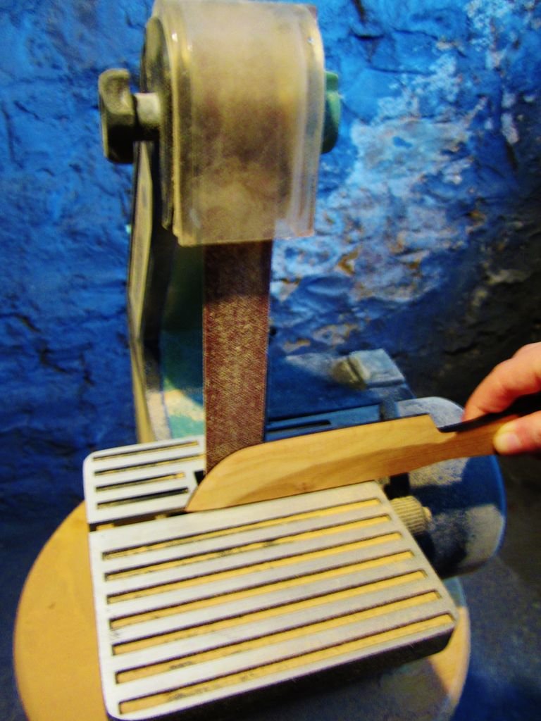Як можна зробити з дерево ніж. Як зробити деревяний ніж своїми руками? що робити далі
