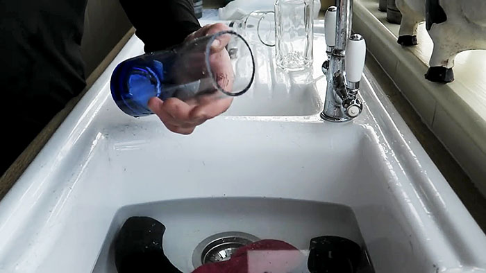 Різання скляних пляшок в домашніх умовах. Як розрізати скляну пляшку звичайною ниткою? легко і швидко! скляні пляшки на присадибній ділянці