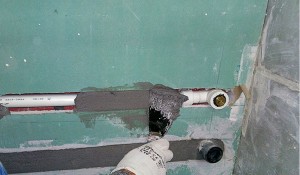 Як заховати труби у ванній? як закрити труби в туалеті — ефективні варіанти дизайну і декору (45 фото) дверцята закрити труби.