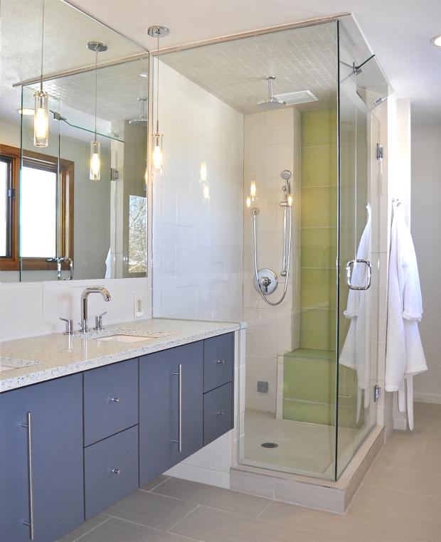 Дизайн ванної кімнати з вбудованим душем. Інтерєр суміщеного санвузла з душовою кабіною