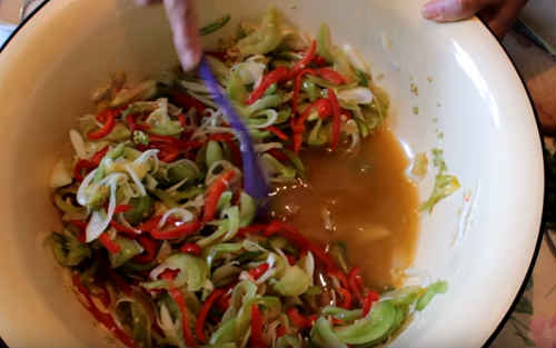 Салат із зелених помідорів-кращі рецепти закуски на кожен день і на зиму. Салат із зелених помідорів на зиму-рецепти з фото пальчики оближеш