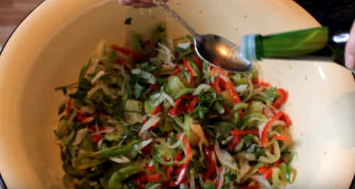 Салат із зелених помідорів-кращі рецепти закуски на кожен день і на зиму. Салат із зелених помідорів на зиму-рецепти з фото пальчики оближеш