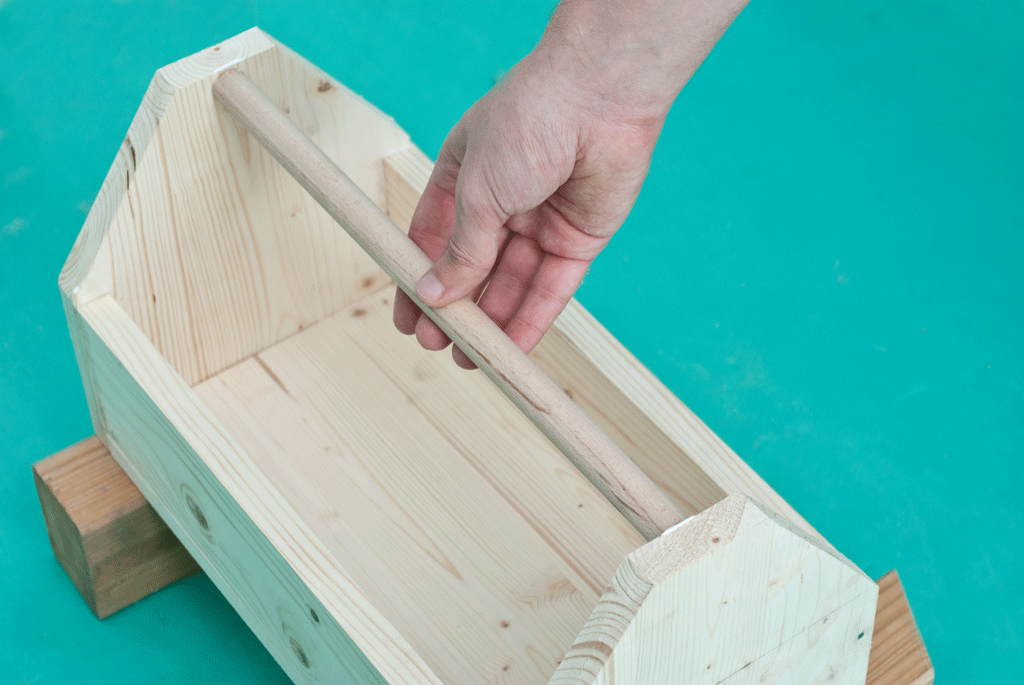Ящик для інструментів з фанери своїми руками. Ящик для інструменту: вибір і виготовлення своїми руками