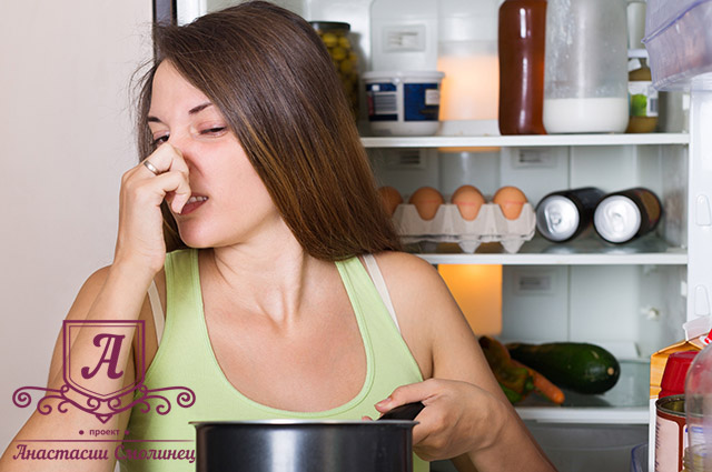 Що означає запах в холодильнику. Чому зявляється неприємний запах в холодильнику? як позбутися від запаху в холодильнику оцтом