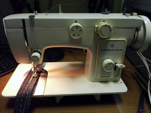 Ремонт швейної машинки зінгер. Ремонт швейних машин і оверлоків як полагодити човник в швейній машині