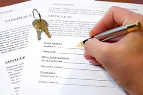 Як звільнити агента з нерухомості, якщо ваш будинок не продається