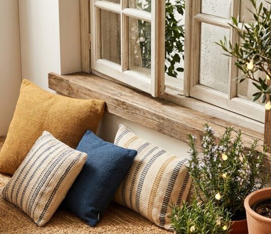 Perombakan Balkon DIY: Dekorasi Luar Ruangan Berbiaya Rendah untuk Ruang Kecil