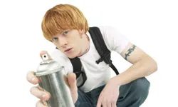 Як фарбувати метал аерозольною фарбою: покрокове керівництво для домашніх майстрів